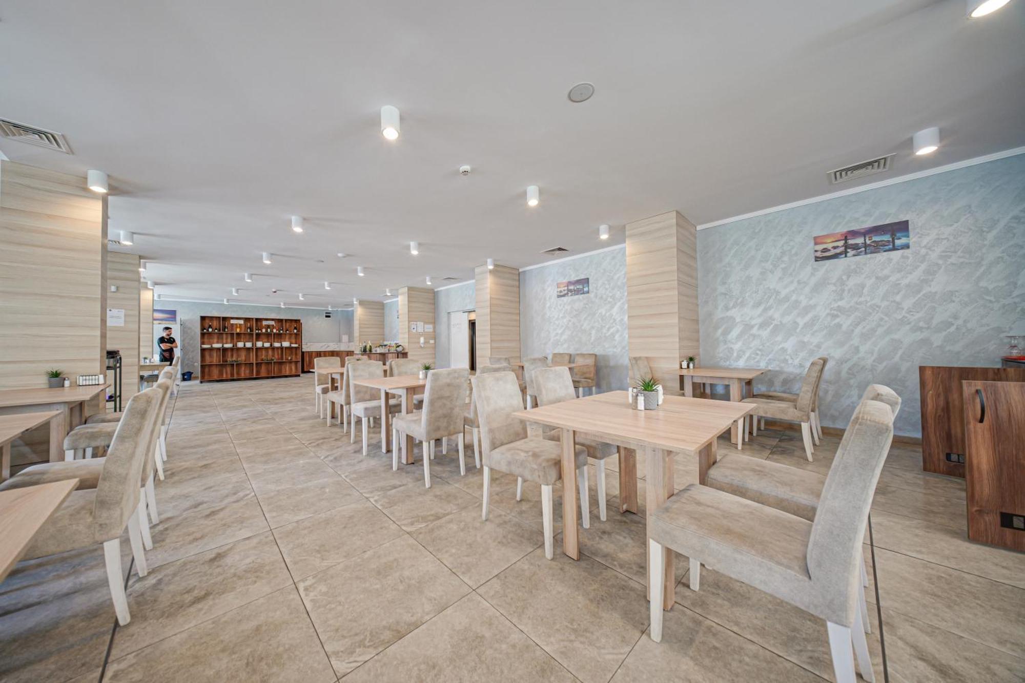 Cinema Hotel بريمورسكو المظهر الخارجي الصورة